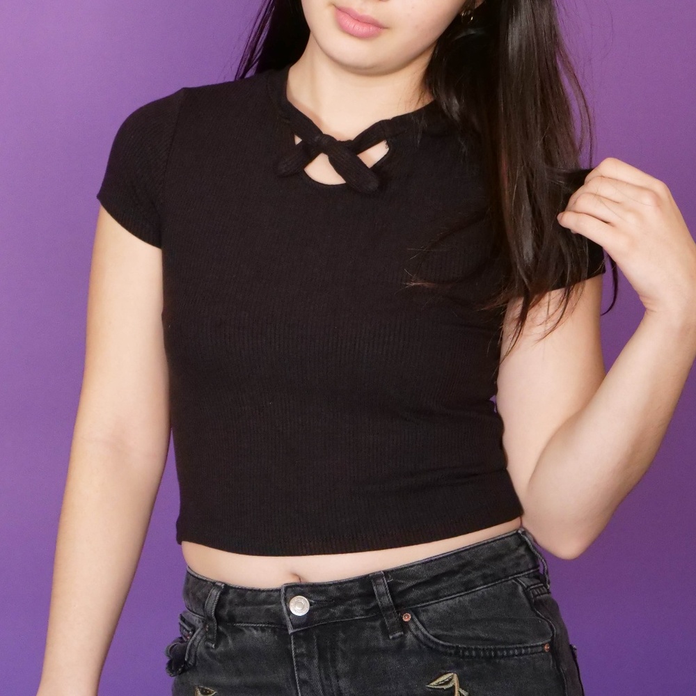 BLACK CROP FRENCH FRONT TIE